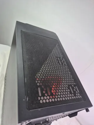 Fuente alimentación y torre pc gaming