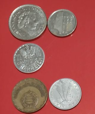 9 Monete SPL anni 70-80 Europa, Marocco, Giappone