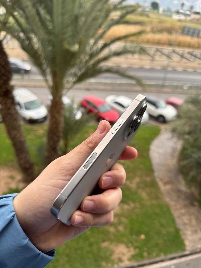 iPhone 15 Pro - 93% Batteria