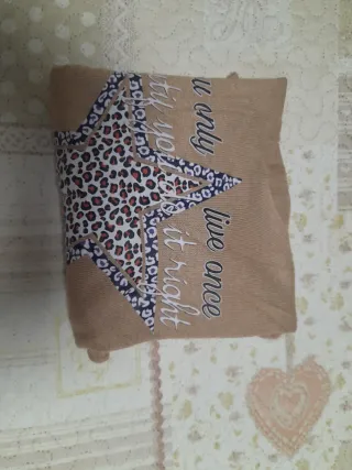 Jersey con estrella y estampado