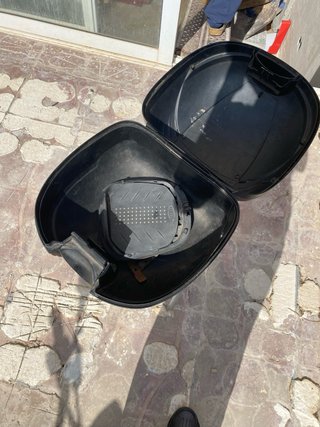 Caja de moto básica negra
