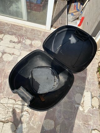 Caja de moto básica negra