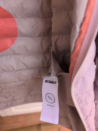 Chaqueta Ecoalf rosa acolchada con capucha