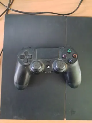 PS4 (PlayStation 4) Negra con Mando y HDMI