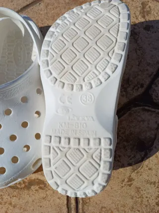 Zuecos blancos imitación Crocs