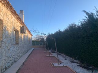 se vende chalet nuevo en villarrobledo. full equip