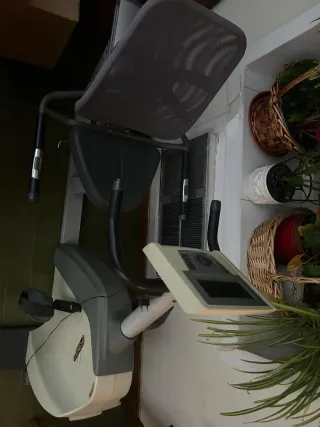 Bicicleta Estática Tunturi con respaldo reclinable