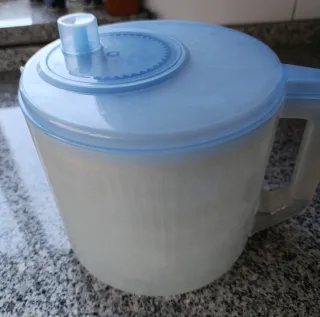 Escorredor de salada azul e transparente