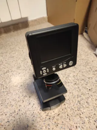 Microscopio Digital Bresser con Pantalla LCD