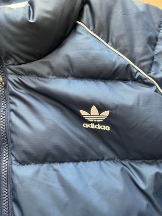 Abrigo acolchado Adidas azul