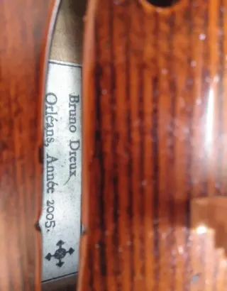 VIOLA, Bruno Dreux, 2005