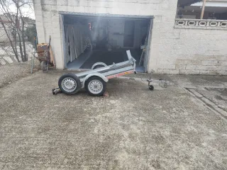 Remolque portamotos basculante