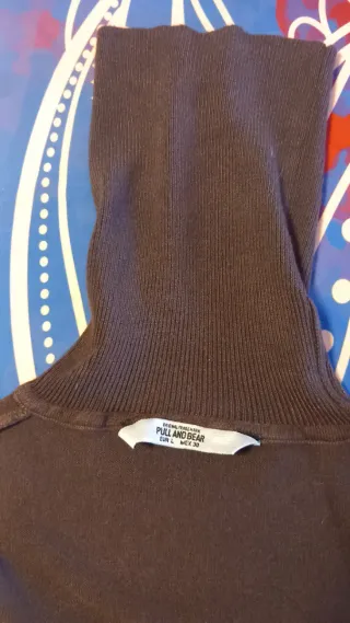 Jersey Pull and Bear cuello vuelto marrón