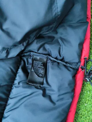 Chaqueta The North Face Roja y Negra