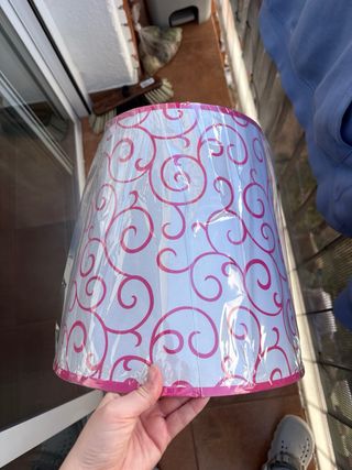 Tulipa de lámpara con diseño floral