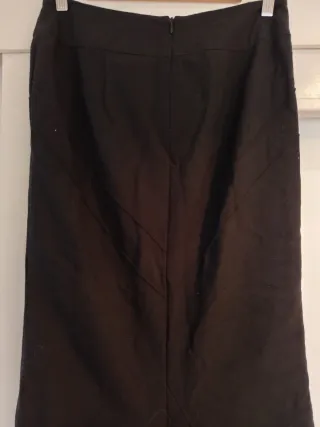 Falda negra con cola