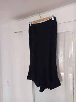 Falda negra con cola