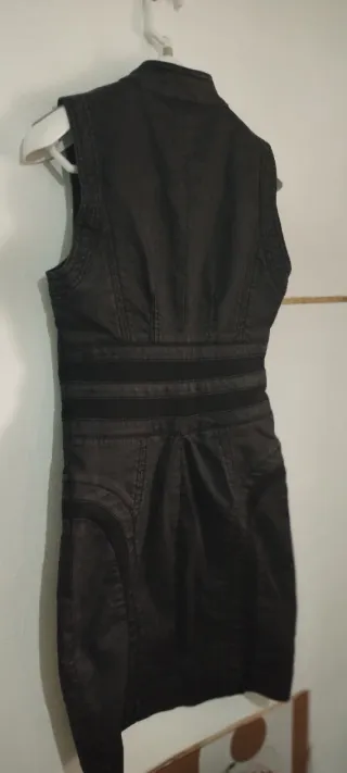 Vestido moderno negro