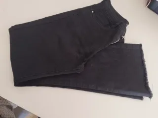 Pantalón vaquero negro acampanado