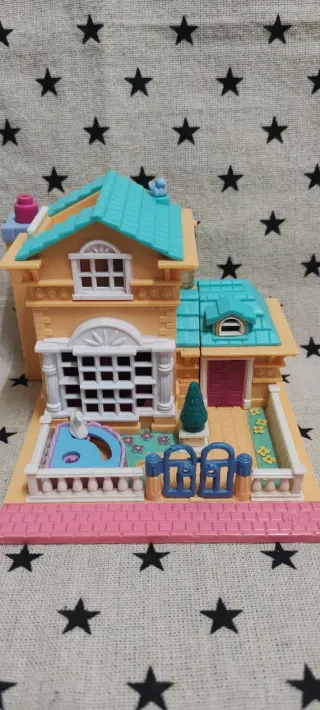 Casa Polly Pocket con piscina e giardino, anno 1994, con luce