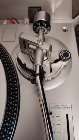 Reloop RP-2000 MK2 Prato de DJ Prateado