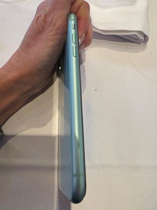 iPhone 11 4 años perfecto estado.  Sin rasguños .