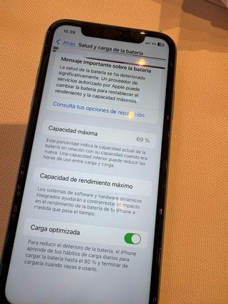 iPhone 11 4 años perfecto estado.  Sin rasguños .