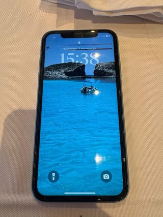 iPhone 11 4 años perfecto estado.  Sin rasguños .