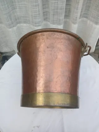 Vaso di rame vintage con manici