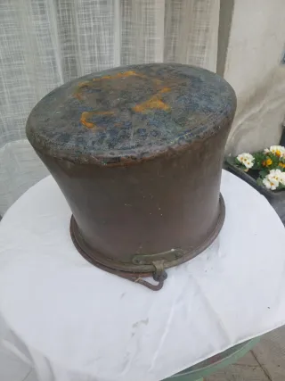 Vaso di rame vintage con manici