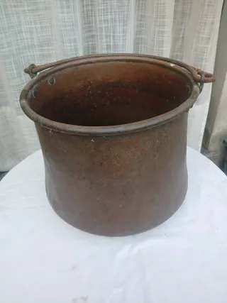 Vaso di rame vintage con manici