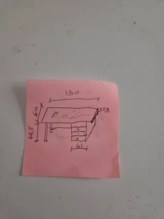 Scrivania in legno con piano in vetro