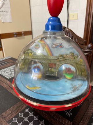 Trottola vintage con scena interna