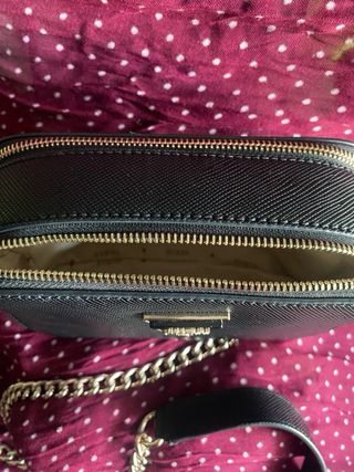 Bolso Guess Negro Cadena Dorada Elegante