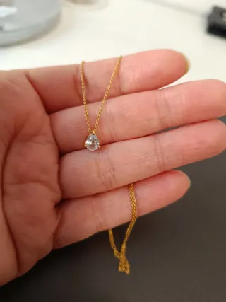 Cadena con colgante de oro 18k