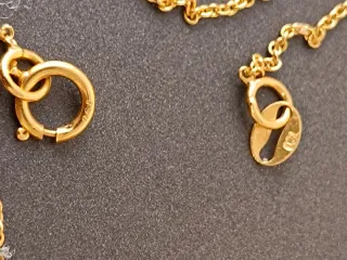 Cadena con colgante de oro 18k