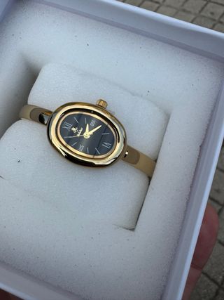 Orologio elegante nero e oro