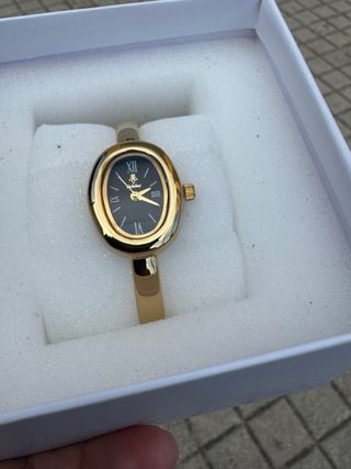 Orologio elegante nero e oro