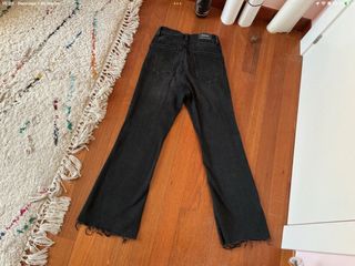 Pantalón vaquero negro flare