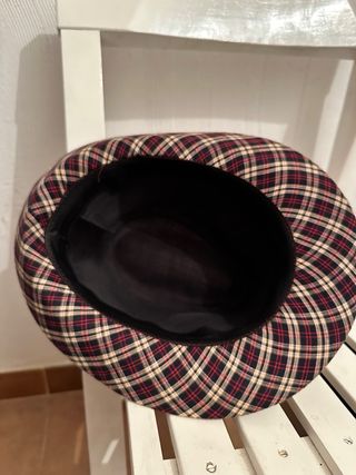 Sombrero rosa de ala corta