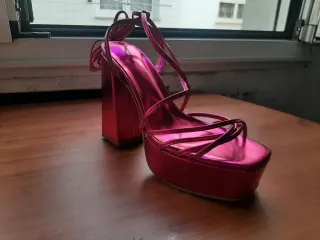 Tacones rosas con cordones