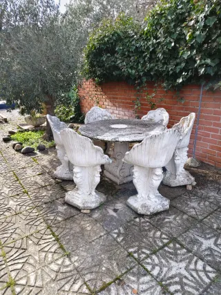 Mesa y 4 Sillas de Piedra