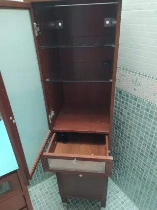 Vitrina y espejo baño madera y cristal