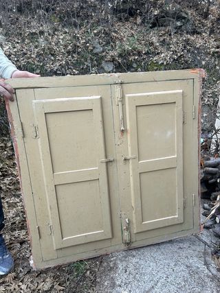 Ventana antigua con reja