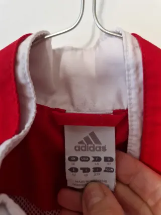 Chaqueta deportiva Adidas hombre roja