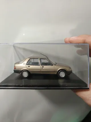 Coche a escala 1:43 Peugeot 309