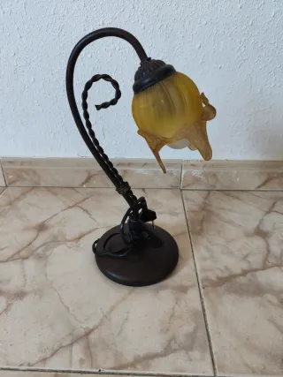 Lámpara de mesa vintage metal y cristal