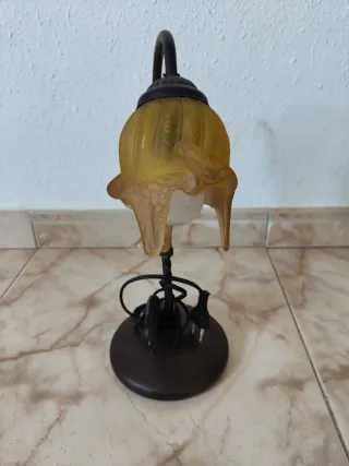 Lámpara de mesa vintage metal y cristal