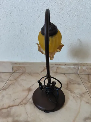 Lámpara de mesa vintage metal y cristal