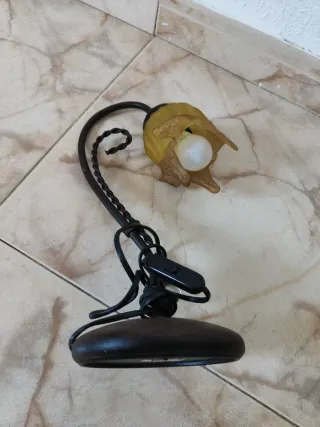 Lámpara de mesa vintage metal y cristal